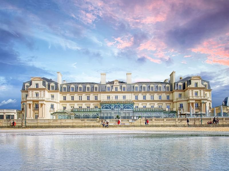 Teen girls Saint-Malo