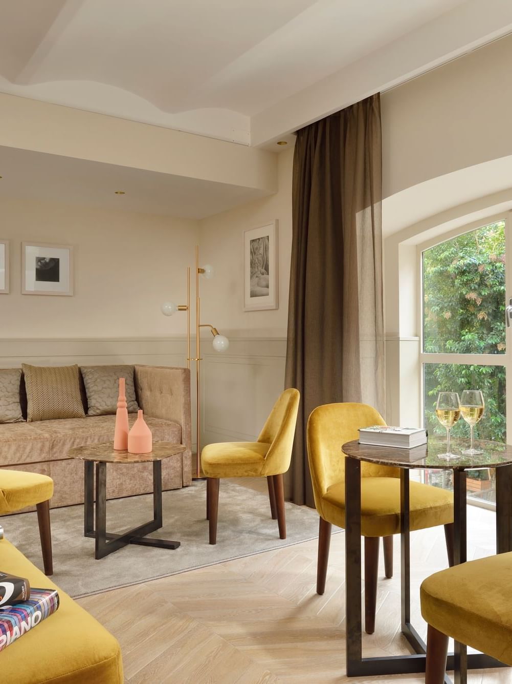 Spacious living area aligned with cozy loungers by the window in Studio Suite at Margutta 54