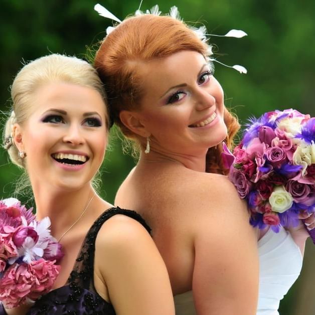 Bride posing with her maid of honour on wedding day