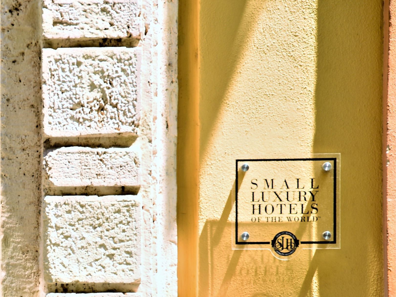 Close-up of the signboard of the hotel by the entrance at Margutta 19