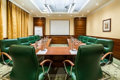 Boardroom with chairs, a projector screen, and a U-shaped table at Polonia Palace Hotel