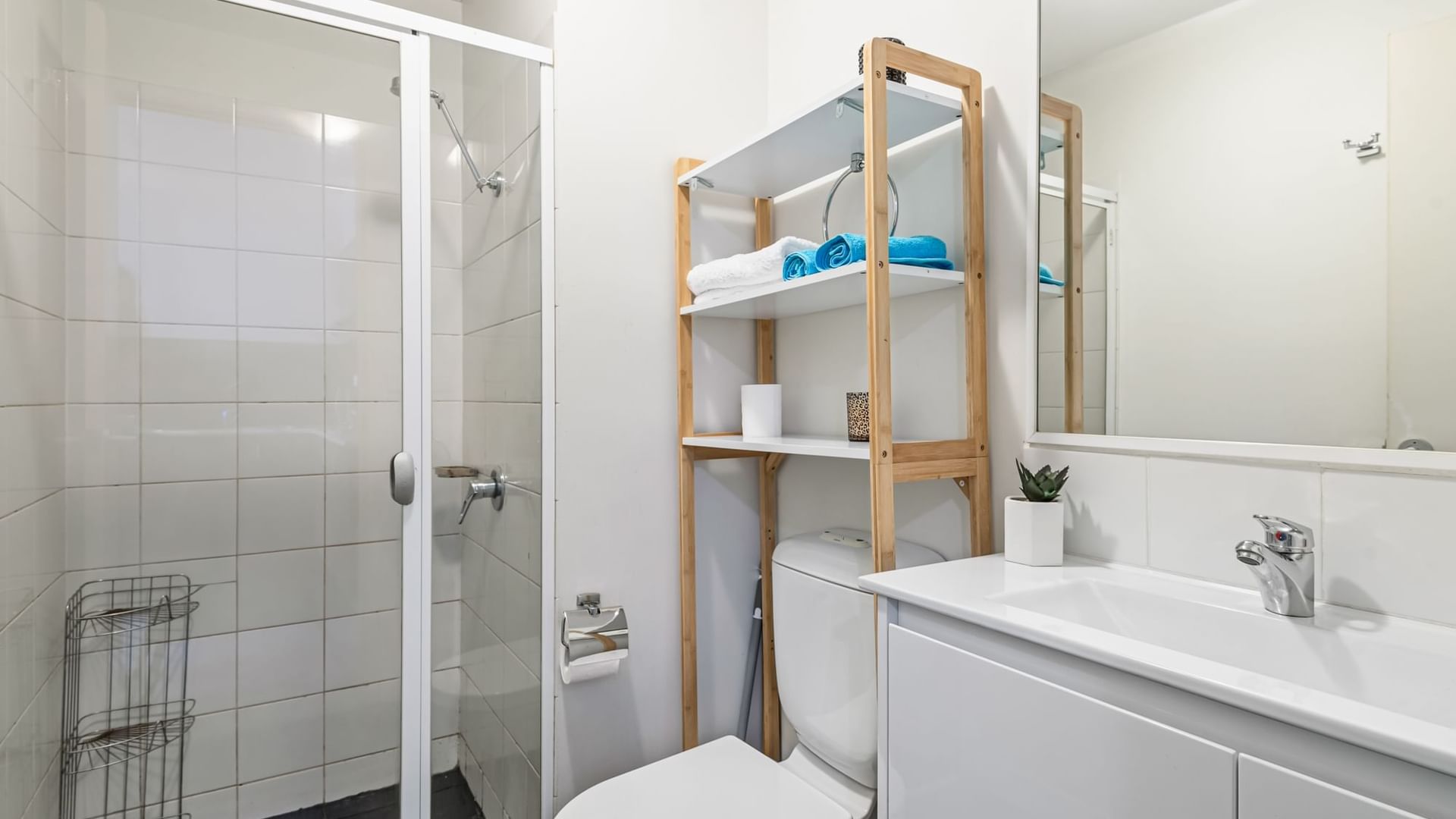 Lonsdale 2 Bed Large Bathroom