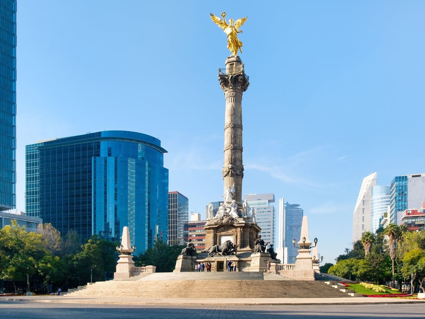 Estatua del ángel de la independencia cerca de Grand Fiesta Americana