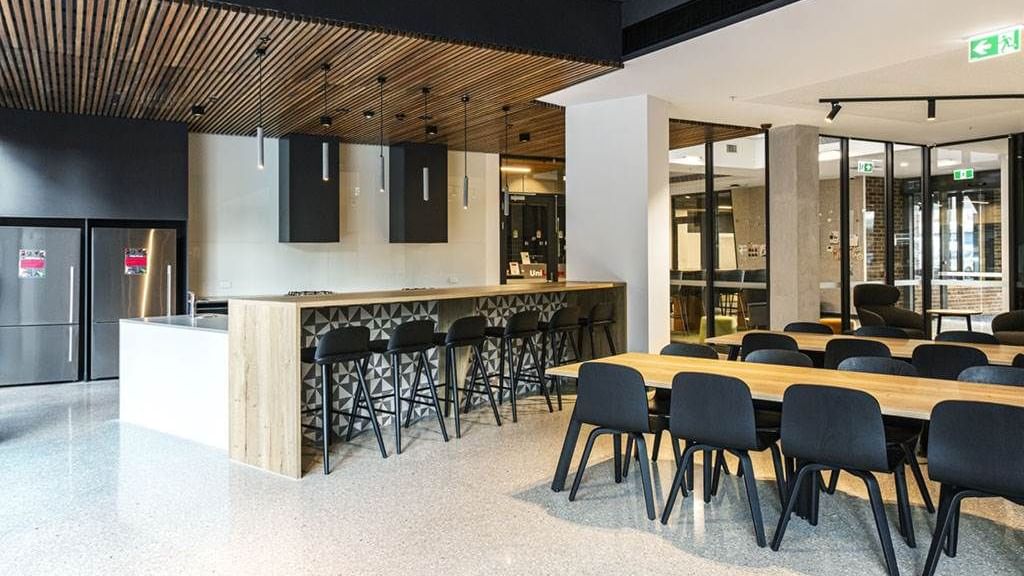 UniLodge Royal Melbourne - Communal Dining Area
