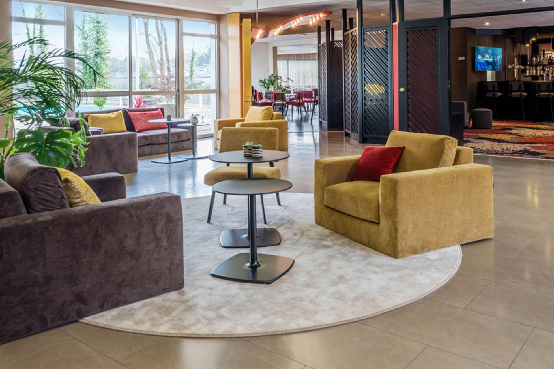 Grand salon dans le hall à l'Oceania Quimper