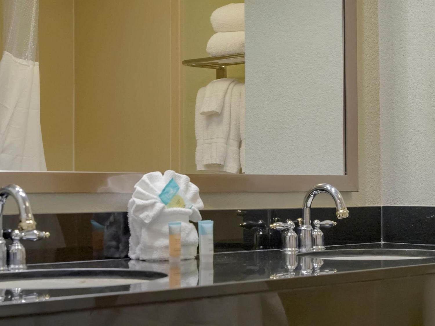 Bathroom with two sinks at the rooms in Galleria Palms Hotel