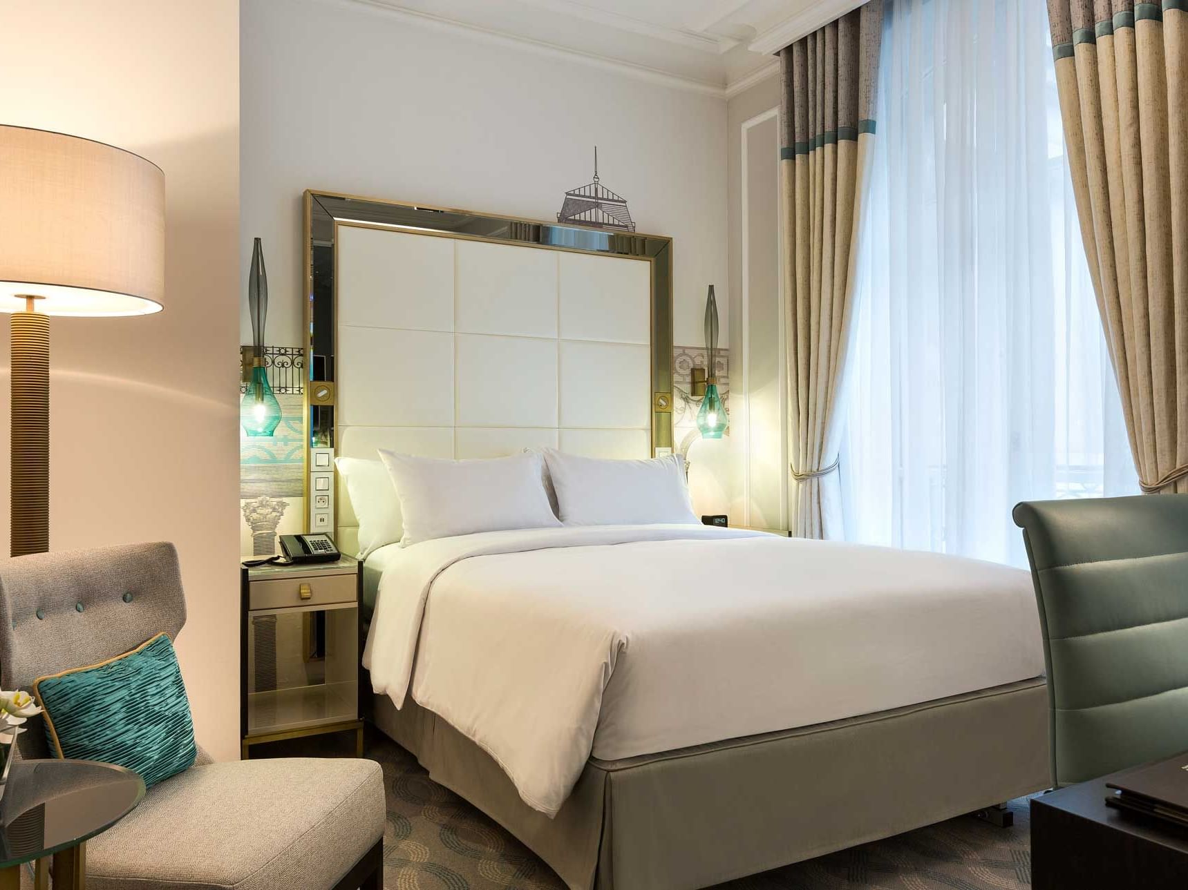 Queen Junior Suite bed & furniture at Hilton Paris Opera Hotel