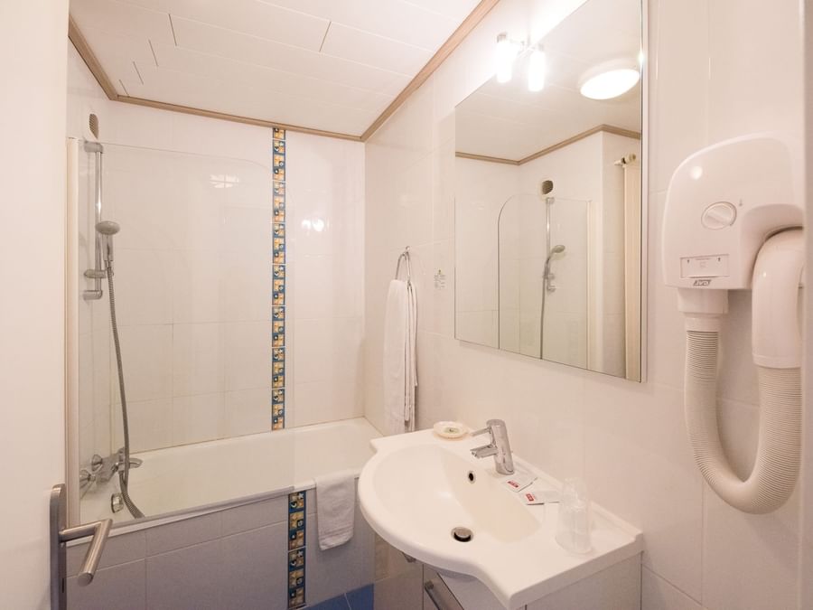 Bathroom interior in Chambre Privilège at Le Kastelberg