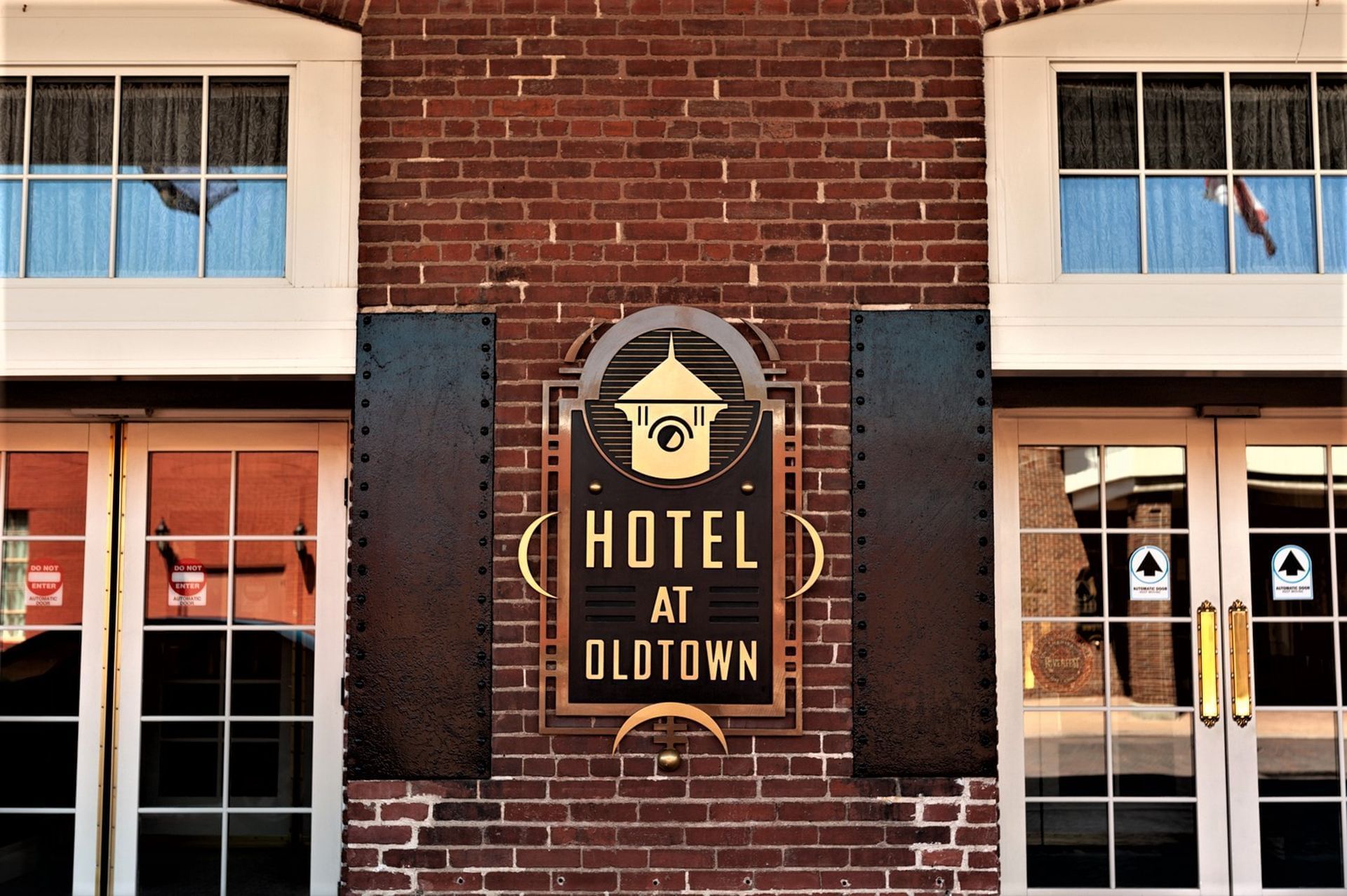Hotel At Old Town Vintage Sign ?width=1920