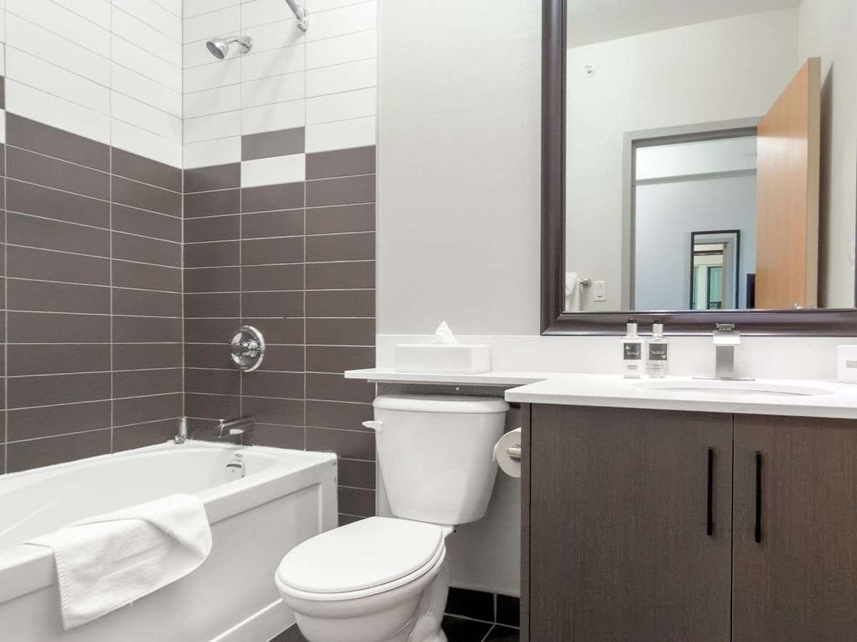 Bathroom with bathtub, toilet, and vanity.