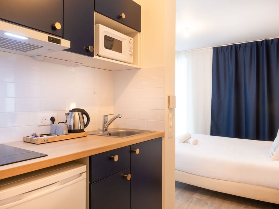 Kitchenette of a Double Studio Room at Residence Le Monde