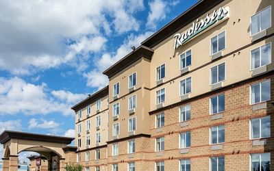 Exterior of Fort McMurray Hotel