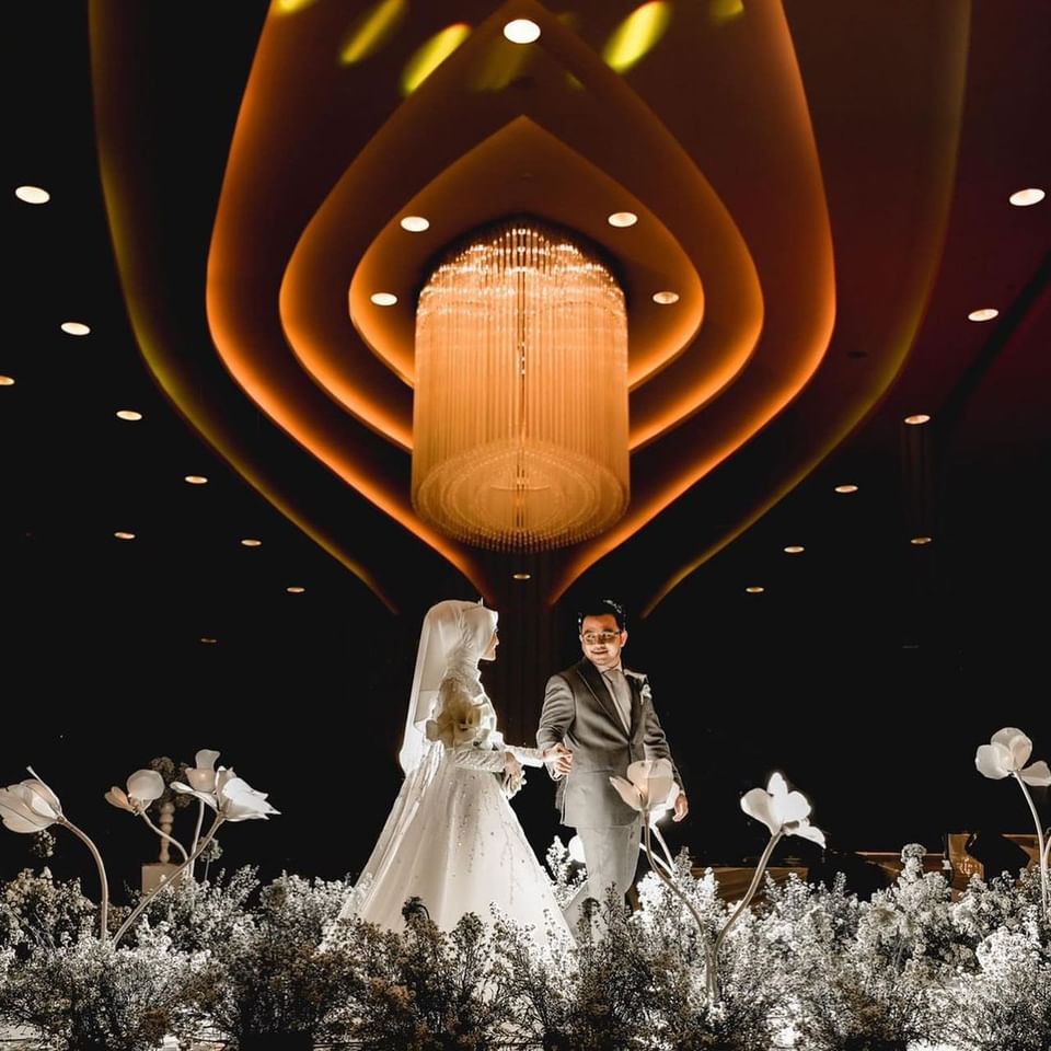 Wedded couple posing by the wedding reception at Po Hotel Semarang