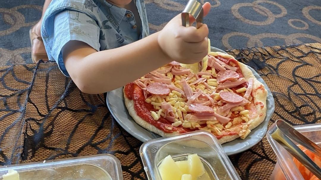PIZZA MAKING AT KOOINDAH WATERS