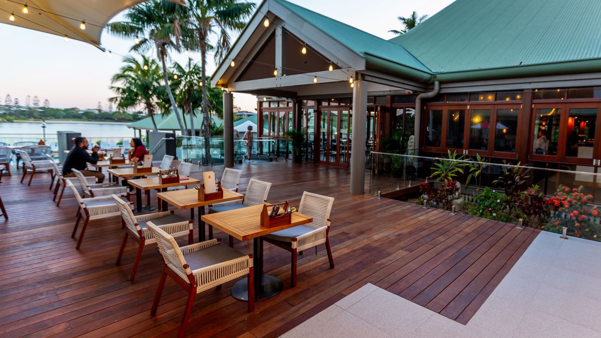 Novotel Sunshine Coast Resort Sola Bar