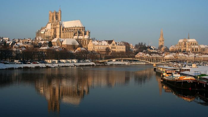 Saône River & city of Burgundy near the Originals Hotels