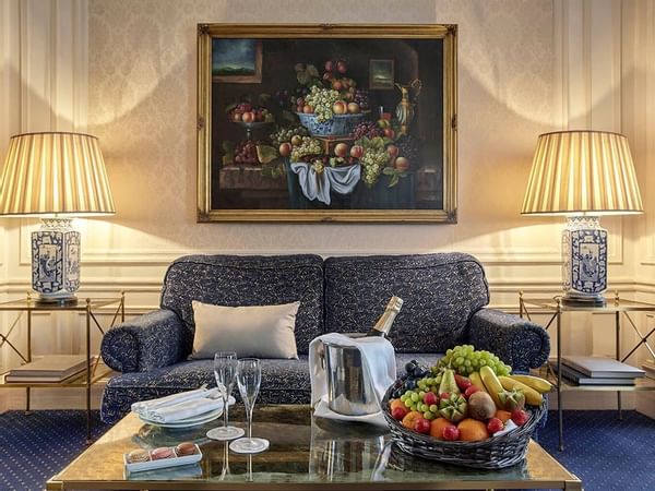 Living room in Signature Suite at Westminster Warwick Paris