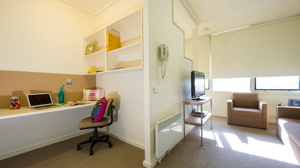 College Square on Lygon_1 Bedroom Apartment - Study Desk & Lounge