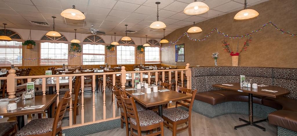Green Gables Restaurant & Lounge with tables and chairs