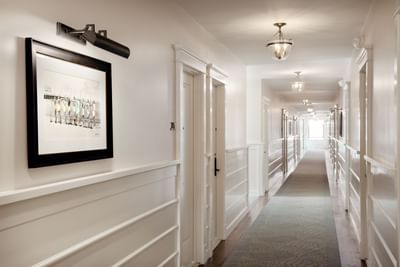 Hallway, painted white walls adorned with a framed picture at Hotel Atwater