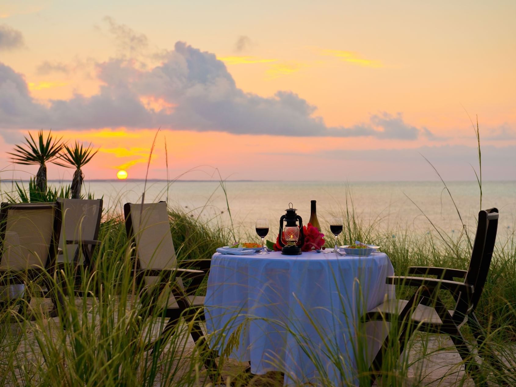 Table setting of Oceanfront Dining at Windsong Resort On The Reef