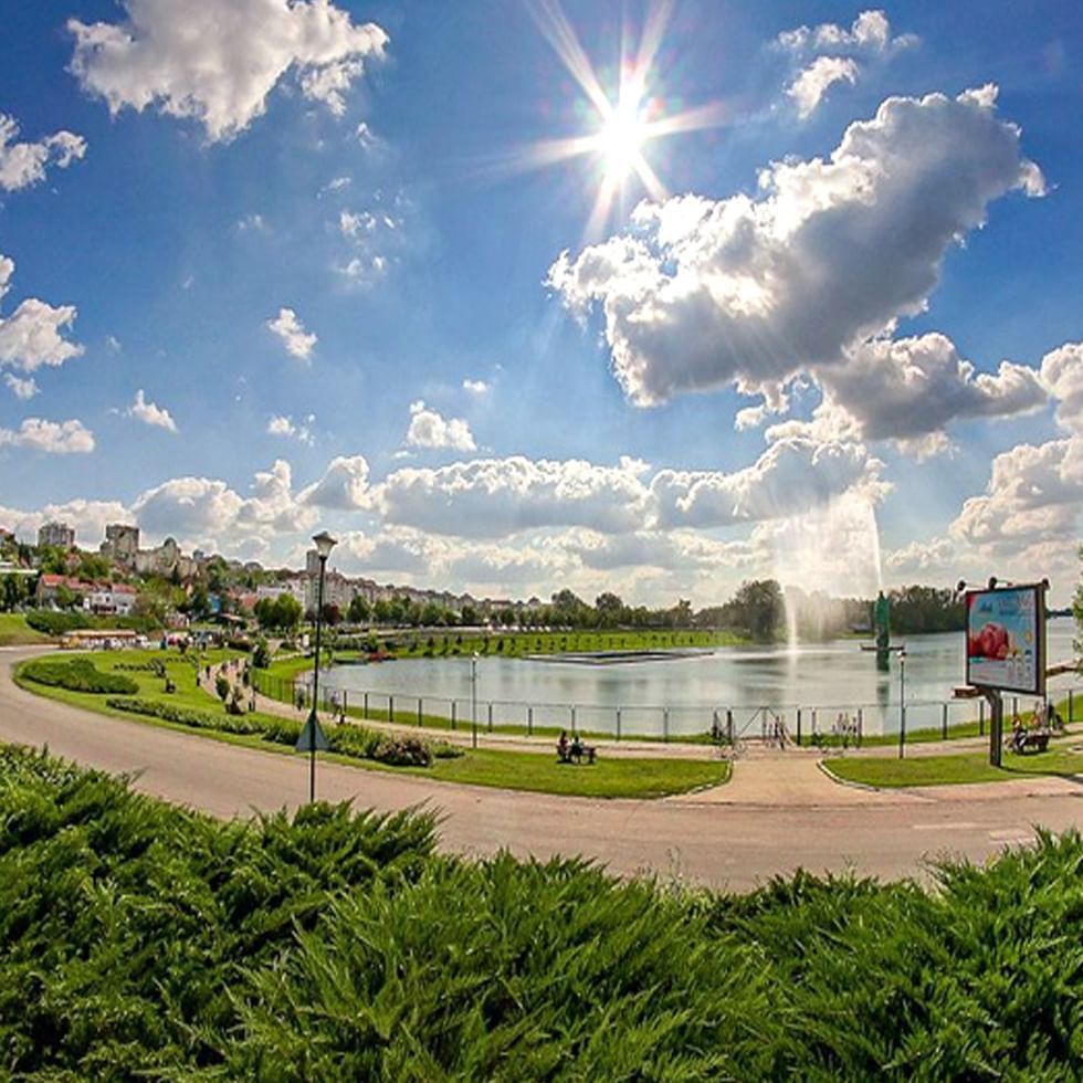 Ada Ciganlija with greenery & water fountain near Falkensteiner Hotel Belgrade