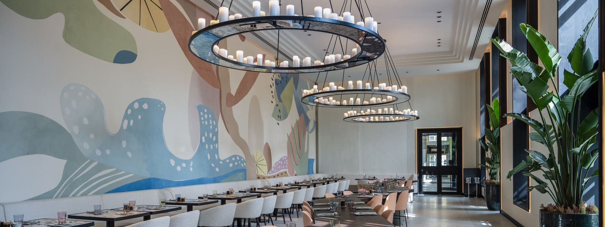 Interior of the Donnersmarkt Restaurant with chandeliers at Almanac Palais Vienna