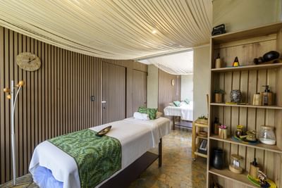 Relaxing spa room with a massage bed at Diez Hotel Categoría