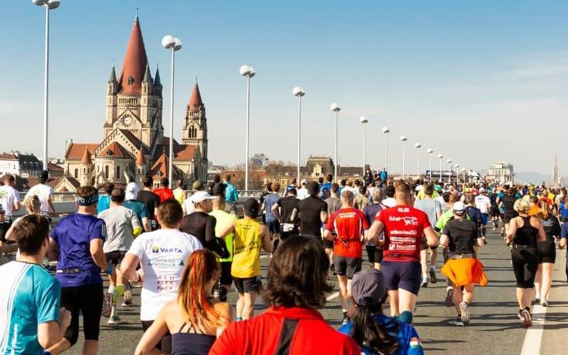 Runners taking part in the Vienna City Marathon crossing the Reichsbrücke.