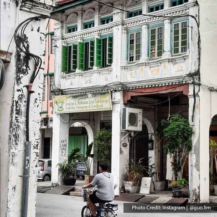 Street view of Penang 19th century Chinese architecture - Lexis Suites Penang