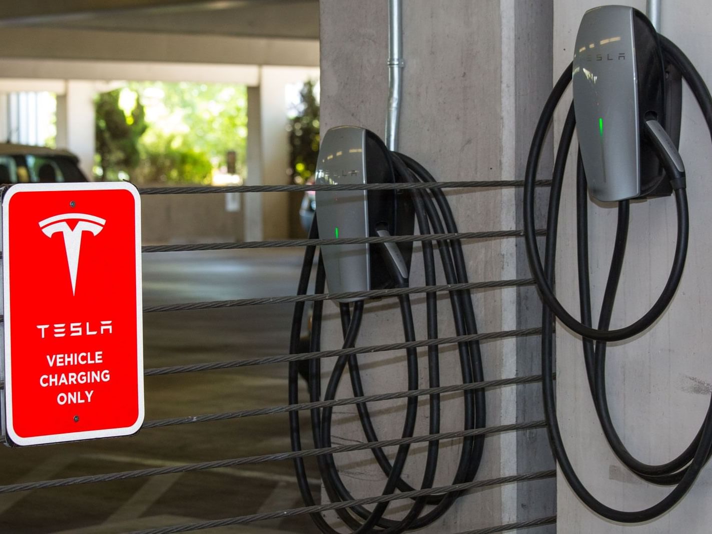 Tesla-Charging-Station