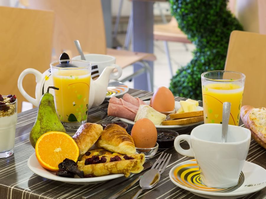 Closeup of a breakfast meal served at Hotel L'Acropole
