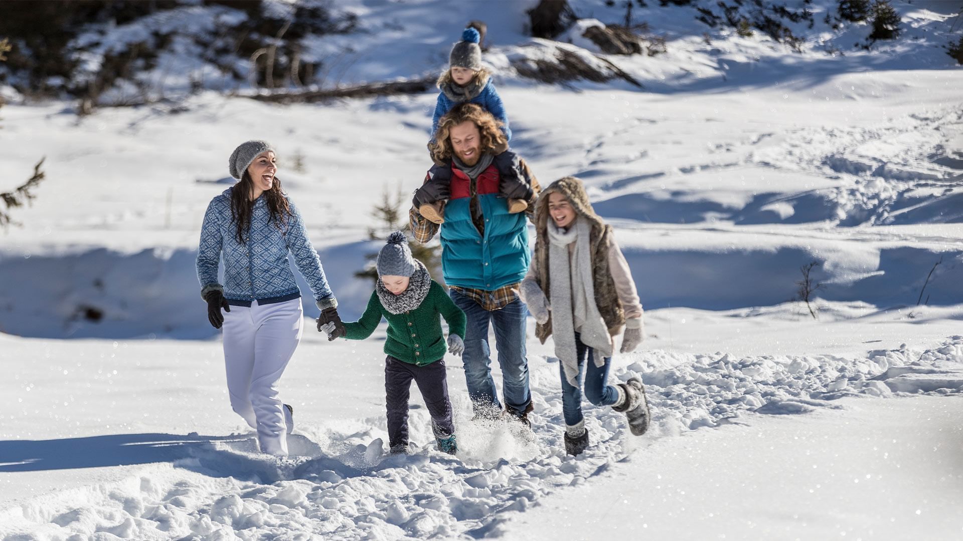A family walking on snow near Falkensteiner Hotel Montafon