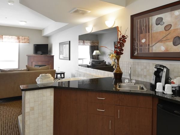 Hotel suite with a separate living room, equipped with fireplace and jetted tub