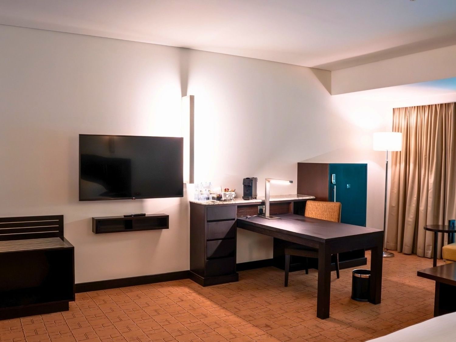 Sitting Area in Superior Deluxe Room at Dubai International Hotel