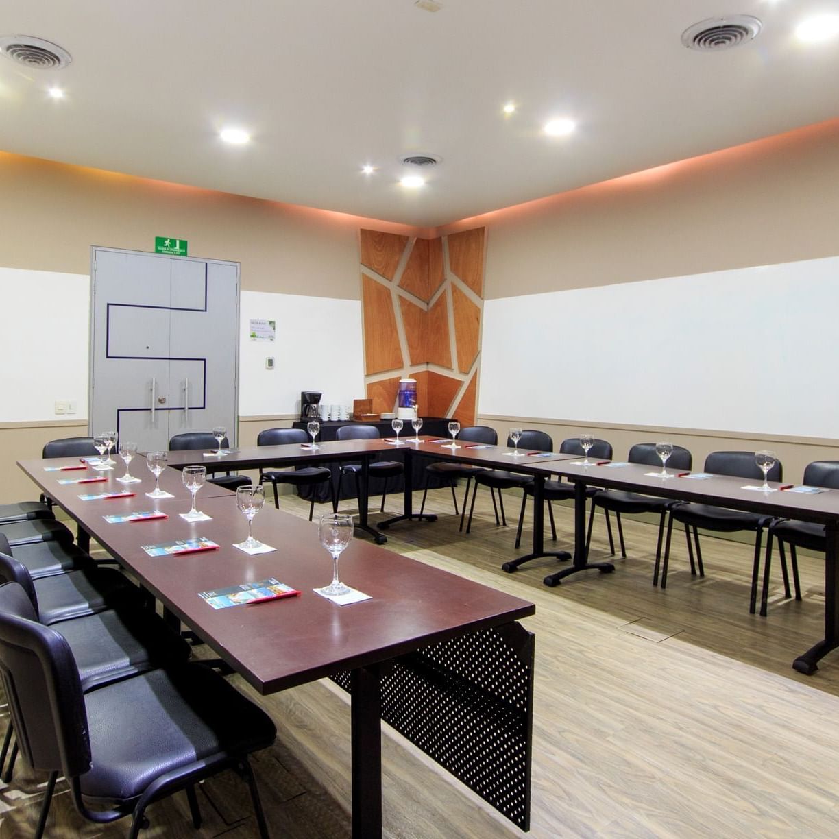 Meeting room with tables & chairs at Factory Green Hotel
