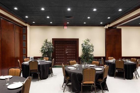 Event space with banquet rounds at The Riverwalk Plaza Hotel