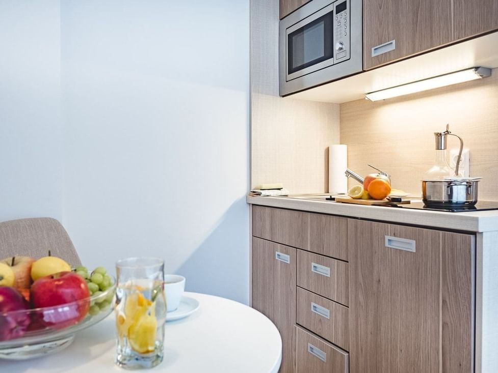 A kitchenette & Dining area in a hotel room at Oliver Like Home