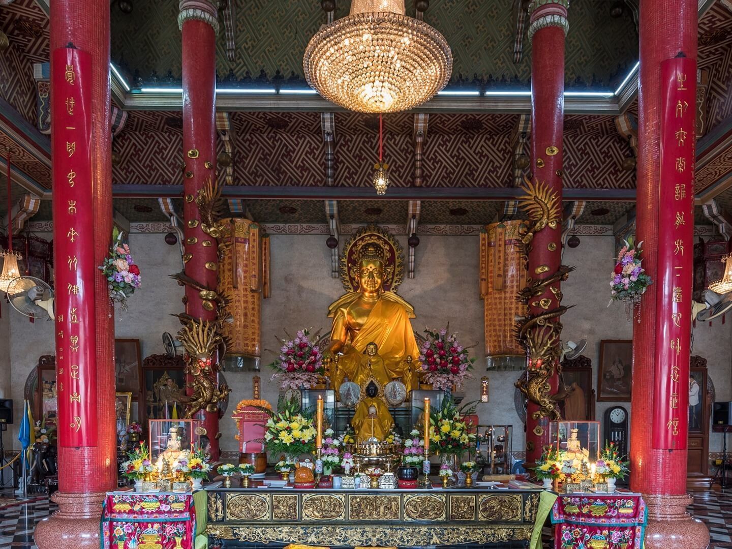 Interior of Wat Pho Man Khunaram near Chatrium Grand Bangkok
