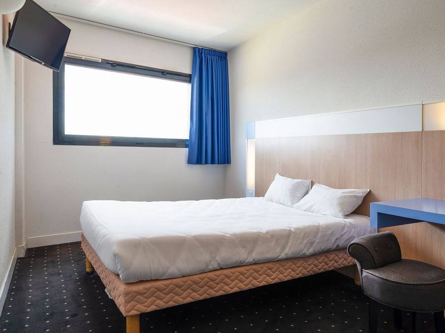 View of Double room with a TV at Hotel Millau South
