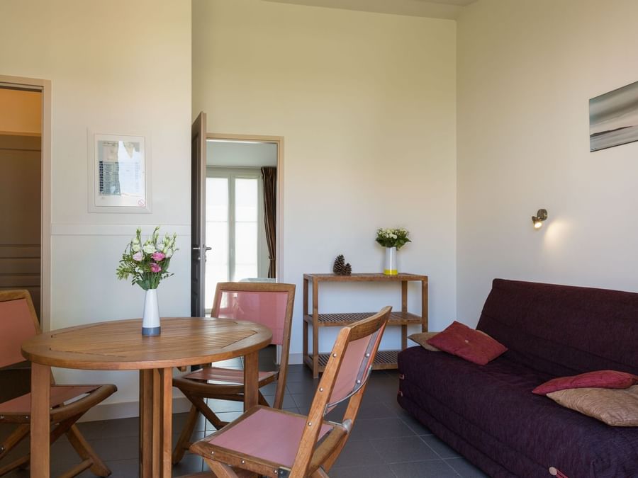 Living space in a room at Les Vignes de la Chapelle