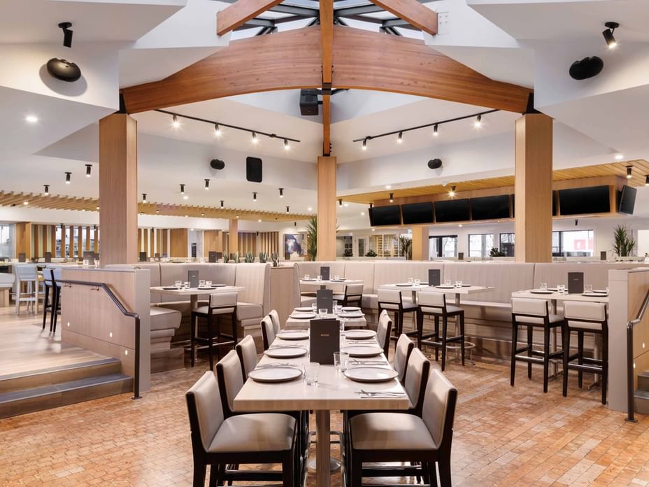 Moxies | Sandman Hotel Kelowna