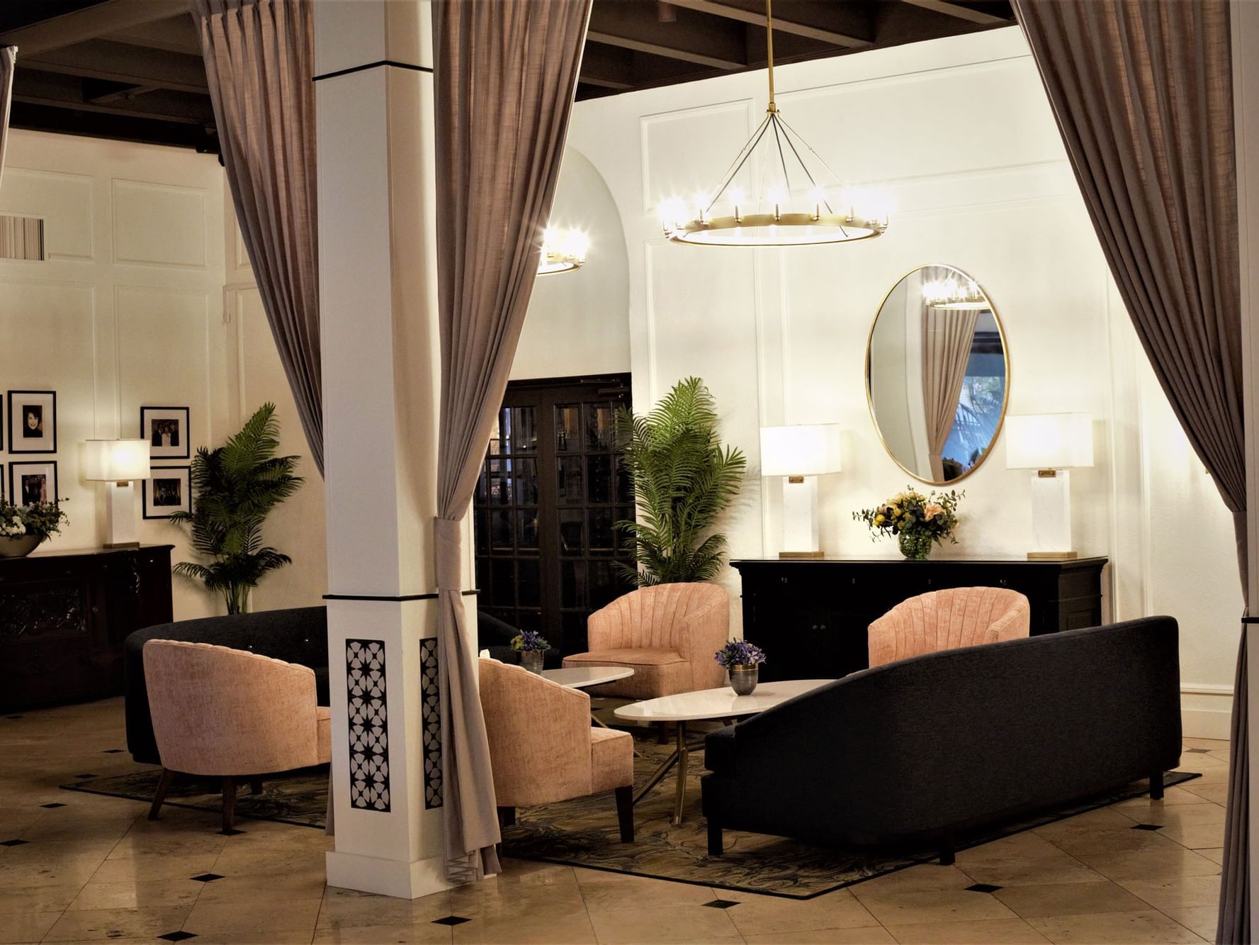 Seating arrangement in the California Lounge