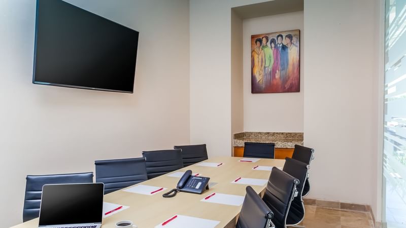 Interior of the meeting room at Fiesta Inn Monterrey Fundidora