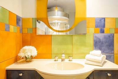 Bathroom in Double Queen Premiere Brownstone at Retro Suites