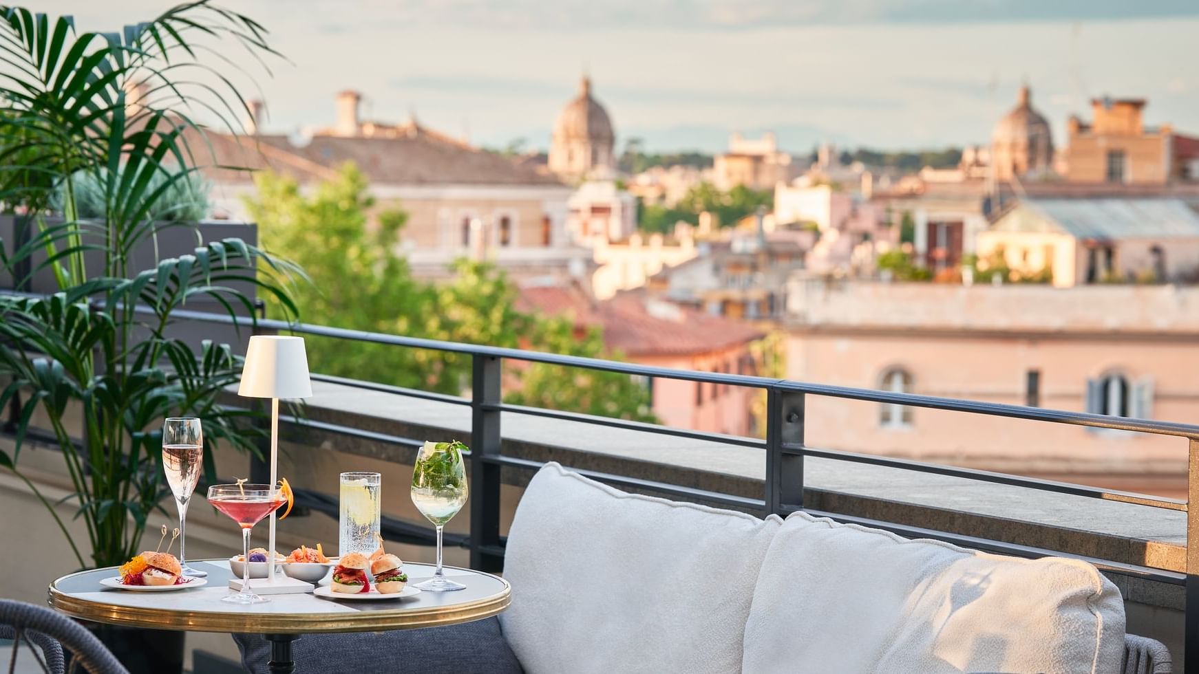 Aperitif in the terrace unahotels Trastevere