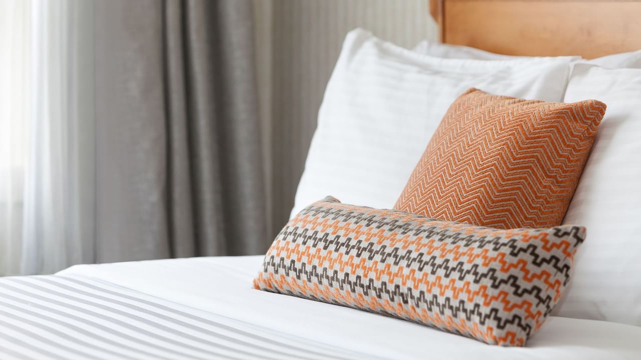 Queen bed in a spacious room