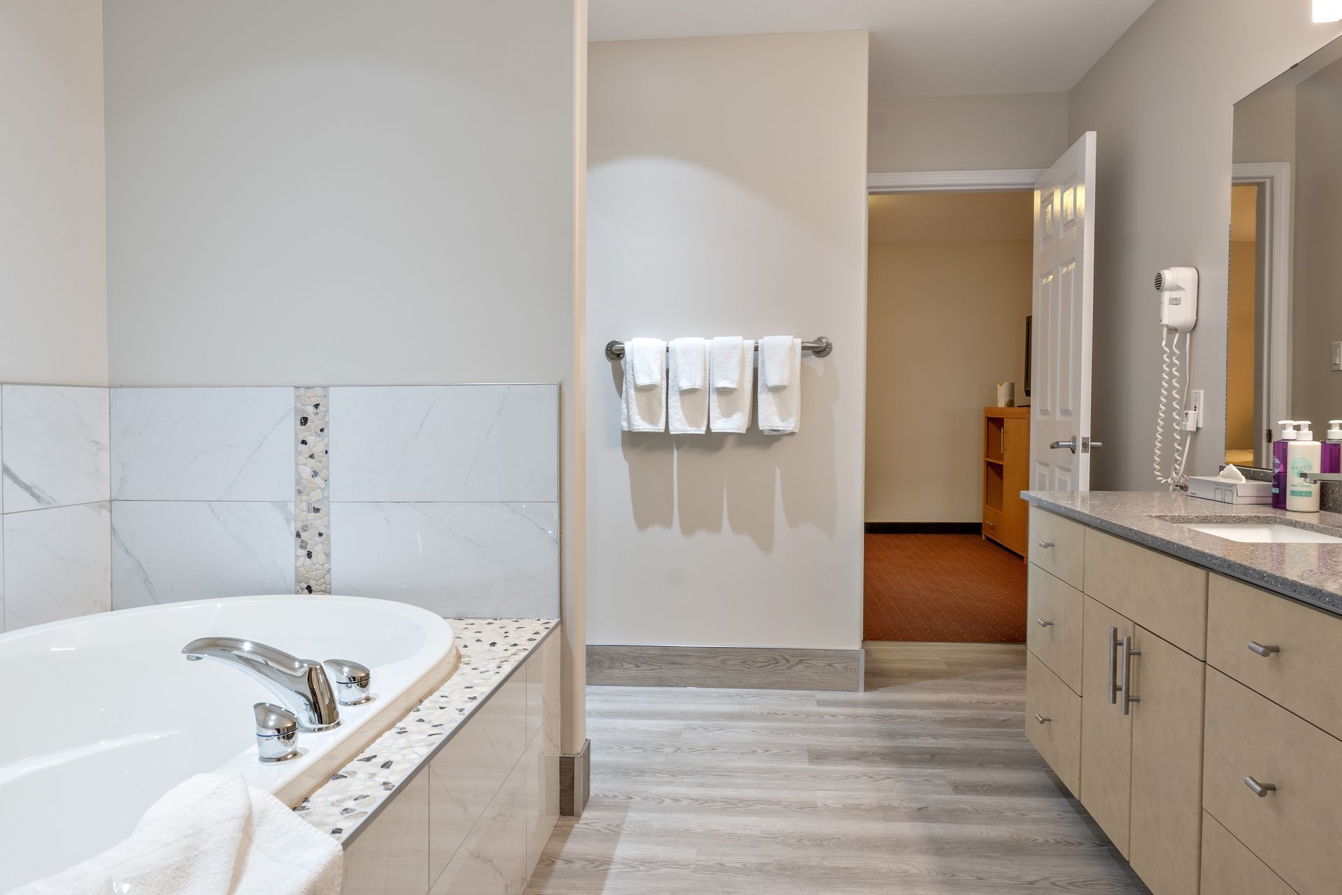 Coast Osoyoos Beach Hotel - Penthouse Suite Bathroom(1)