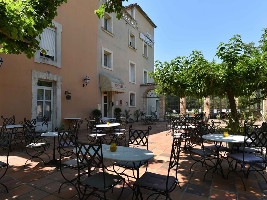 View of an outdoor dining area at Hotel du Parc