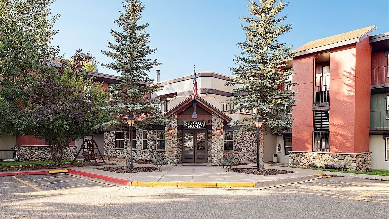  Exterior view of Steamboat Springs Suites at Legacy Vacation  